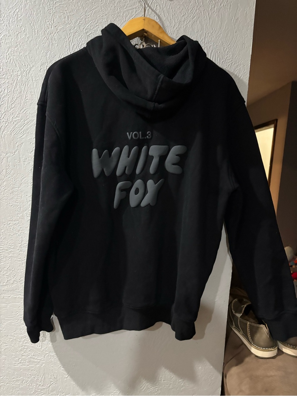 White Fox Boutique Large Logo Graphic Bubble Letter Hoodie in Black/Gray Sz M/L - Picture 4 of 6